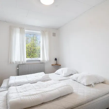 5 Bedroom Gorgeous In Spottrup
