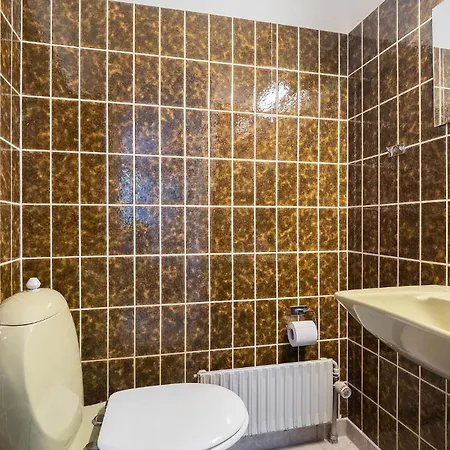 5 Bedroom Gorgeous In Prázdninový dům Spottrup